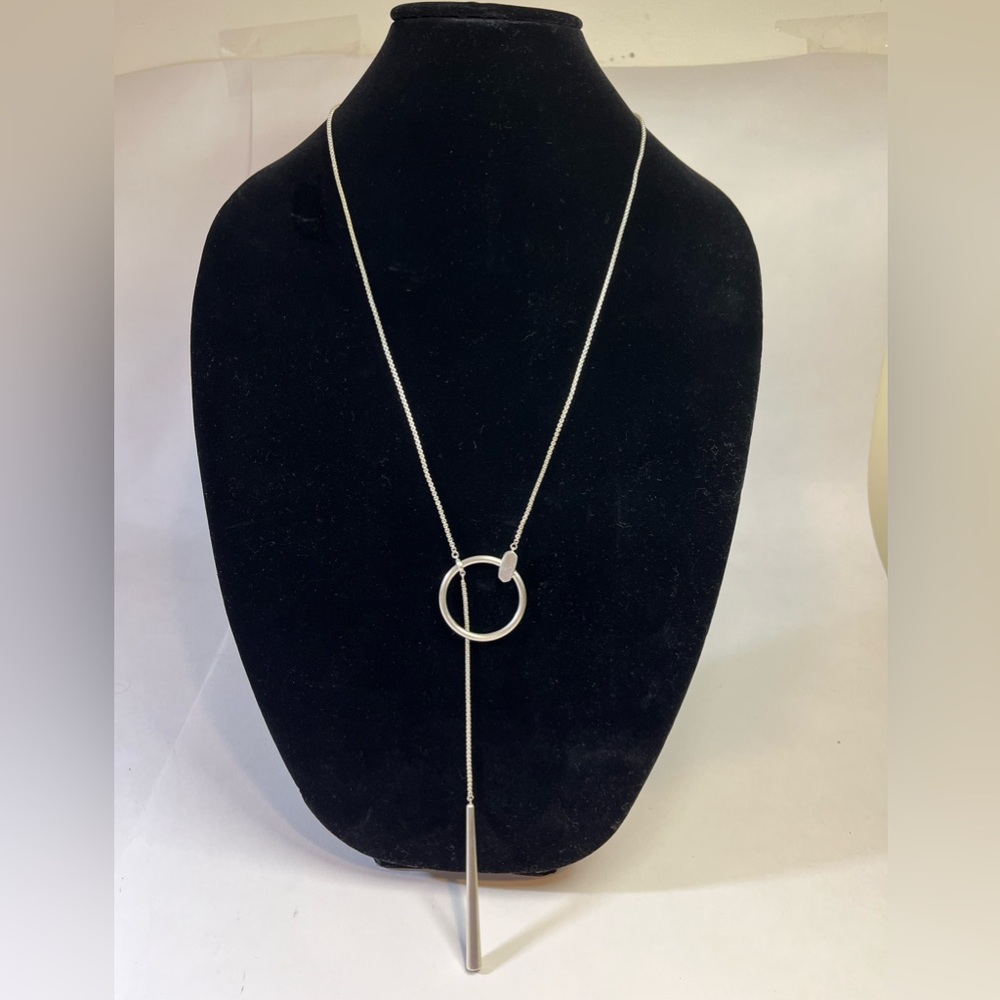🎉HP🎉 NWOT: adjustable silver necklace with circle and long pendant - Picture 3 of 11